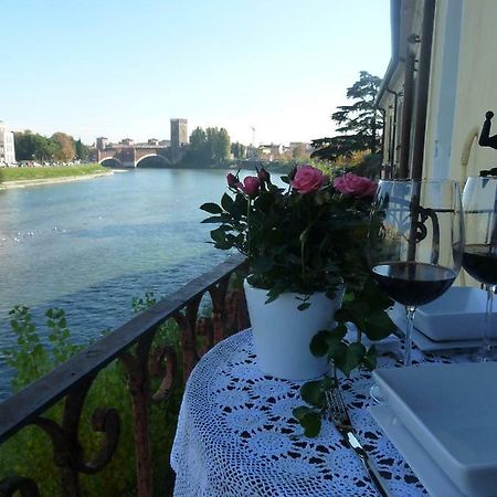Casa Archi - Balcone Sul Fiume Apartment เวโรนา ภายนอก รูปภาพ