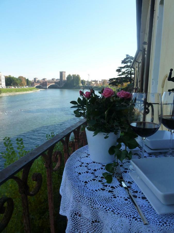 Casa Archi - Balcone Sul Fiume Apartment เวโรนา ภายนอก รูปภาพ